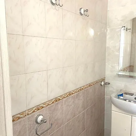 On Bolshaya Arnautskaya 71 Apartment